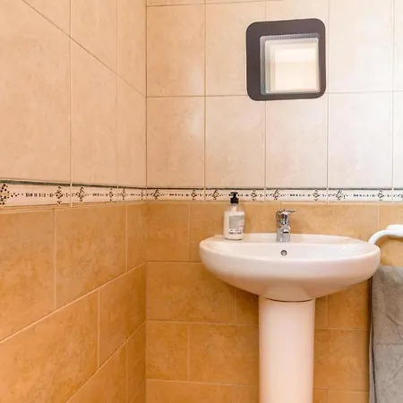Beautiful Home In Arrecife With Wifi, Outdoor Swimming Pool And 3 Bedrooms Holiday home